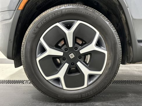 Used 2023 Rivian R1S Adventure image 32