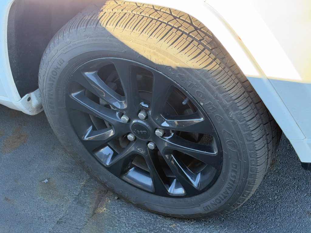 Used 2018 Jeep Grand Cherokee Altitude AWD/4WD image 9