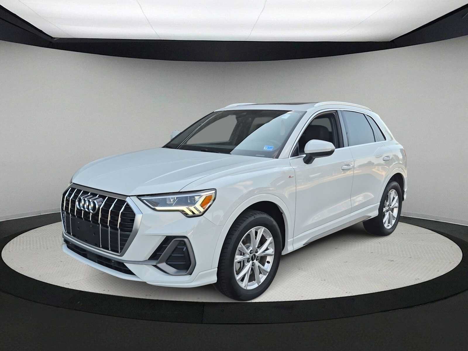 Used 2023 Audi Q3 2.0T Premium w/ Convenience Package AWD/4WD image 4