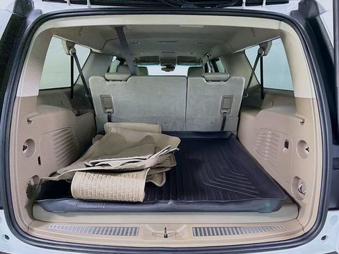 Used 2018 Chevrolet Suburban LT RWD image 27