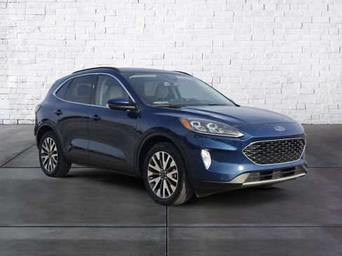 Used 2020 Ford Escape Titanium image 2