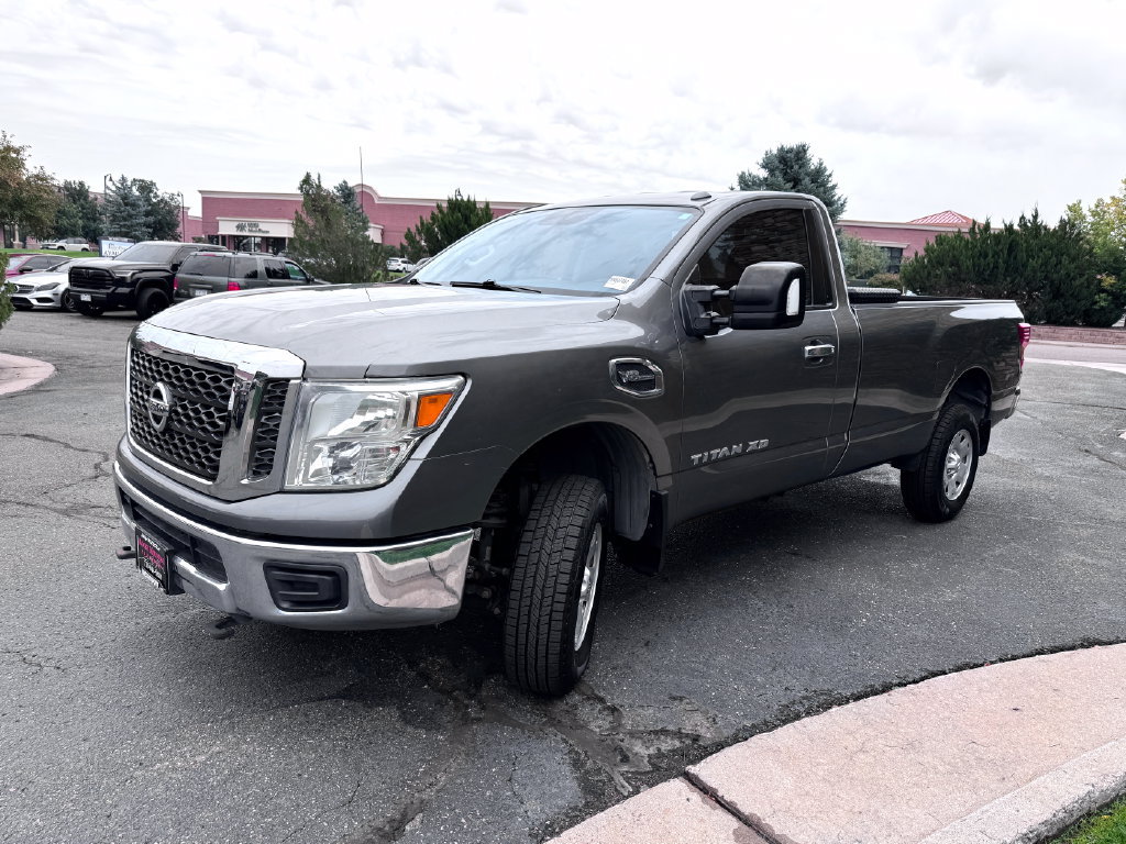 Used 2017 Nissan Titan SV RWD image 4