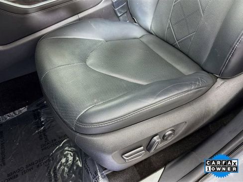 Used 2023 Toyota Highlander Platinum image 19