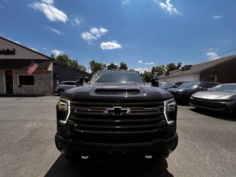 Used 2024 Chevrolet Silverado 2500 High Country w/ Midnight Edition AWD/4WD image 2
