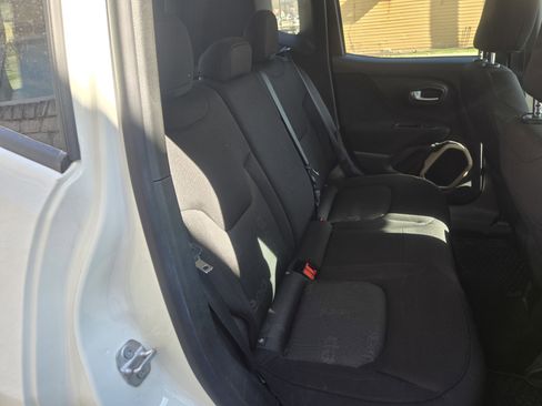 Used 2016 Jeep Renegade Latitude w/ Cold Weather Group image 11