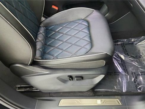 Used 2024 Volkswagen Atlas Cross Sport SEL Premium R-Line image 23