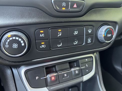 Used 2023 GMC Terrain SLE FWD image 27
