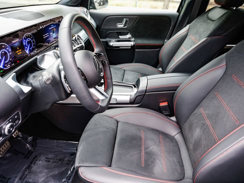 Used 2024 Mercedes-Benz EQB 300 4MATIC image 19