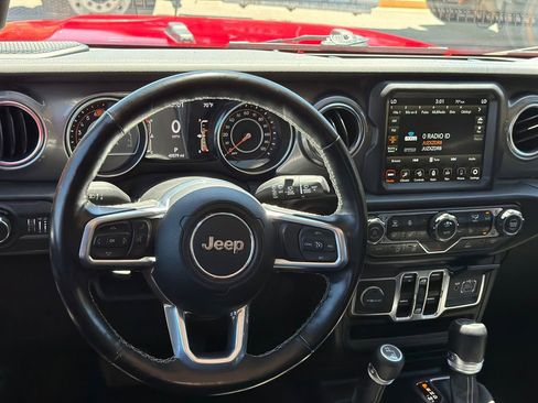 Used 2022 Jeep Wrangler Unlimited Sahara w/ Cold Weather Group AWD/4WD image 23