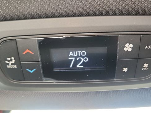 New 2026 Chrysler Pacifica Select image 33