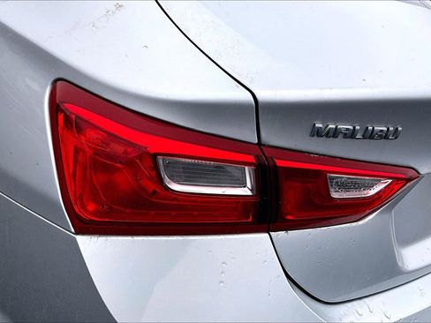 Used 2020 Chevrolet Malibu LS image 27