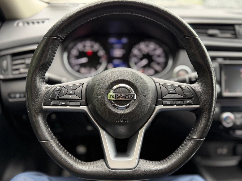 Used 2018 Nissan Rogue SV AWD/4WD image 9