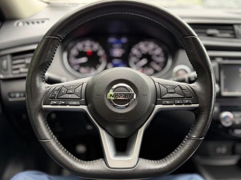 Used 2018 Nissan Rogue SV AWD/4WD image 9