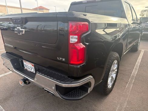 Used 2022 Chevrolet Silverado 1500 LTZ AWD/4WD image 3