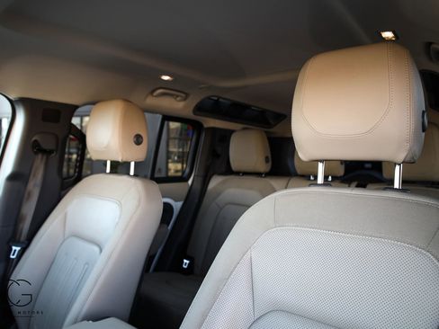 Used 2021 Land Rover Defender 110 SE image 35