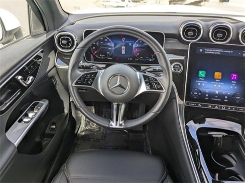 Used 2025 Mercedes-Benz GLC 300 image 17