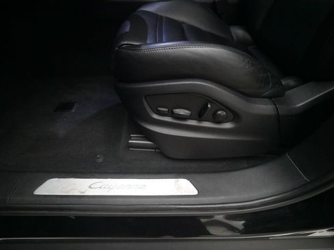 Certified 2022 Porsche Cayenne AWD/4WD image 12