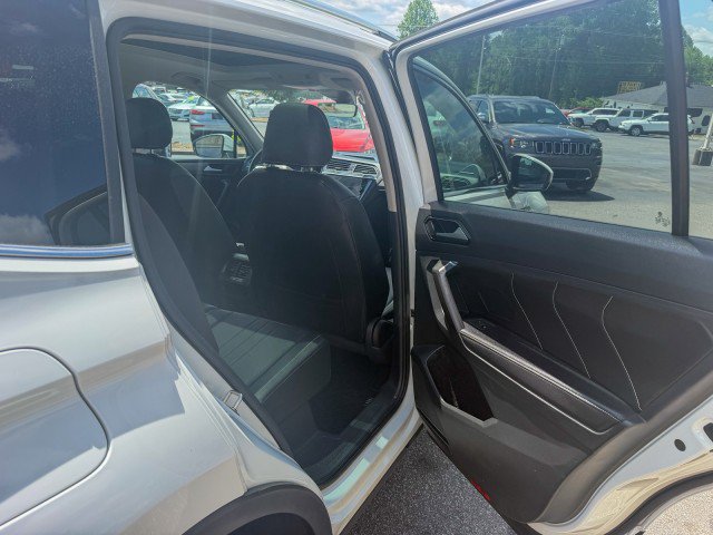 Used 2022 Volkswagen Tiguan SE FWD image 16