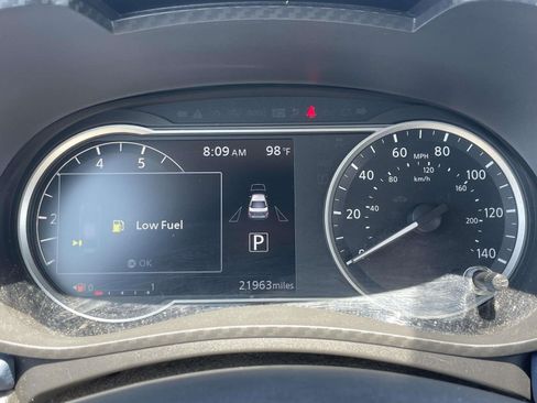 Used 2025 Nissan Versa SV FWD image 19