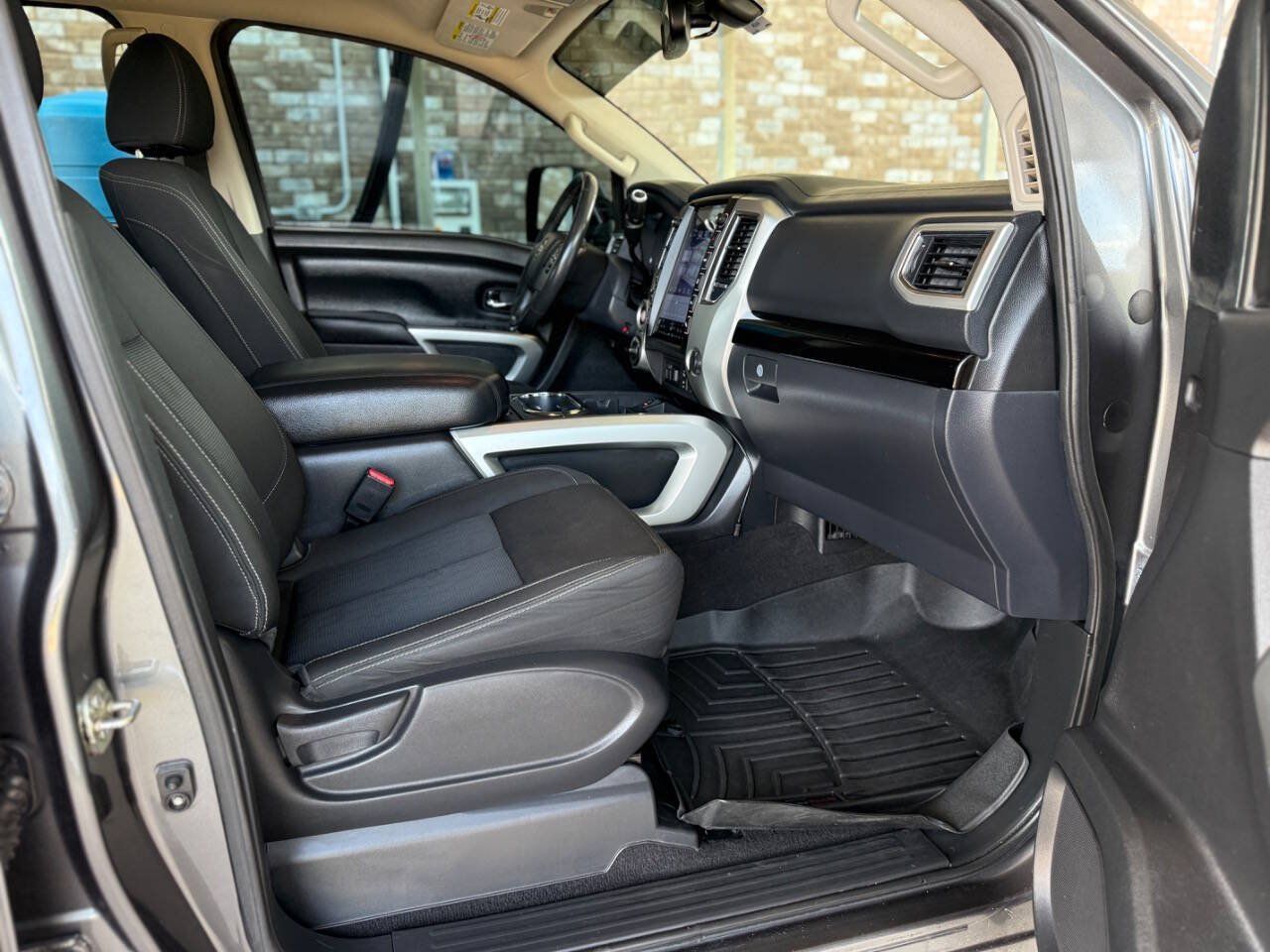 Used 2017 Nissan Titan SV AWD/4WD image 25