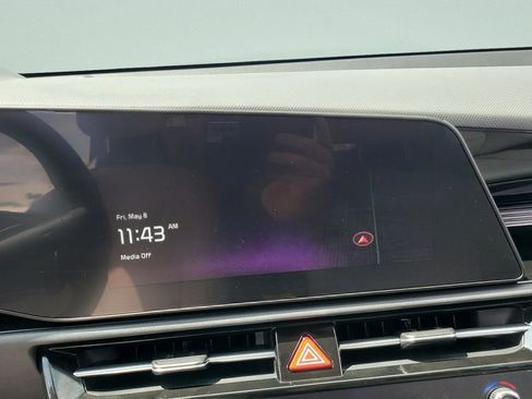 Used 2025 Kia Niro EX FWD image 21