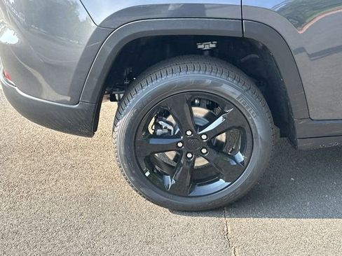 New 2025 Jeep Grand Cherokee Limited w/ Luxury Tech Group II image 17