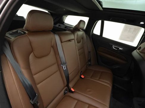 Used 2023 Volvo V60 B5 Cross Country Plus image 22