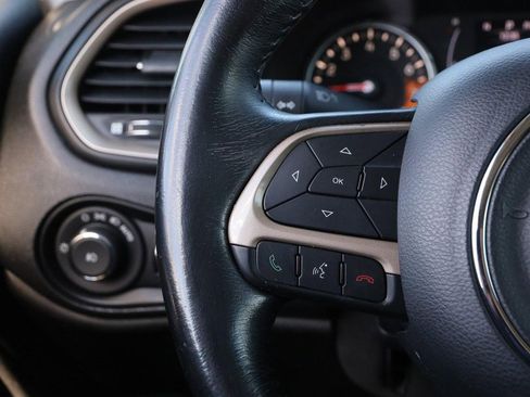 Used 2017 Jeep Renegade Latitude image 11