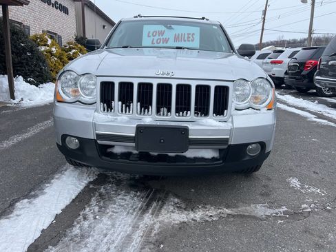Used 2010 Jeep Grand Cherokee Laredo image 3