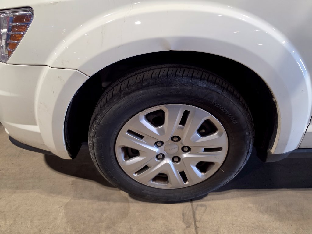 Used 2018 Dodge Journey SE w/ Connectivity Group FWD image 3