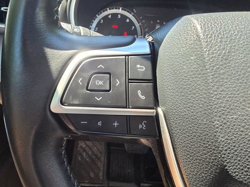 Used 2023 Toyota Highlander XLE AWD/4WD image 23
