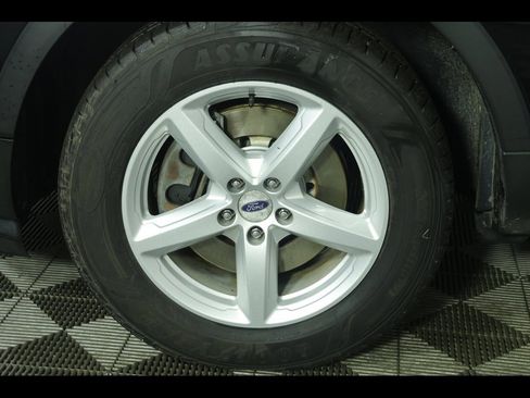 Used 2017 Ford Explorer XLT w/ Equipment Group 202A image 11