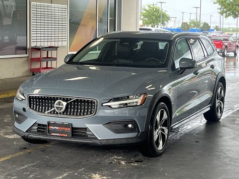 Used 2024 Volvo V60 B5 Cross Country Plus AWD/4WD image 5