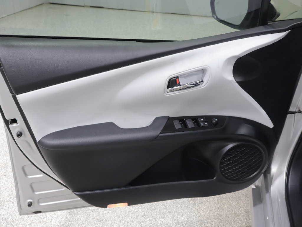 Used 2021 Toyota Prius Limited FWD image 19