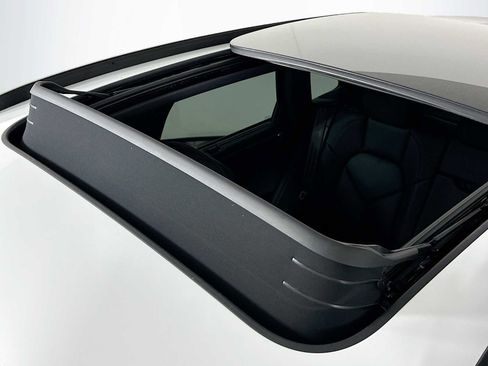 Certified 2025 Porsche Macan image 22