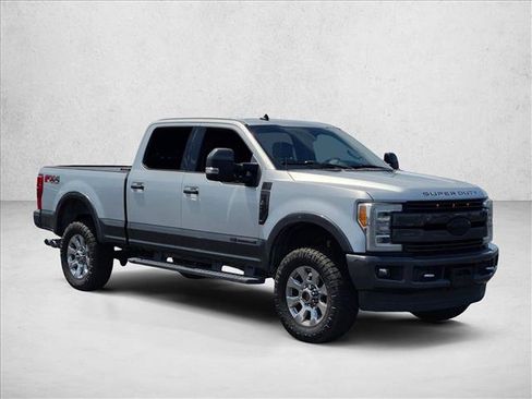 Used 2019 Ford F250 Lariat w/ Lariat Ultimate Package AWD/4WD image 3