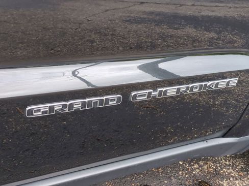 Used 2021 Jeep Grand Cherokee Limited AWD/4WD image 13