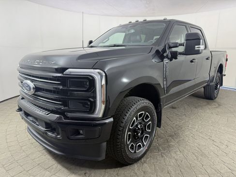Certified 2025 Ford F250 Platinum AWD/4WD image 3