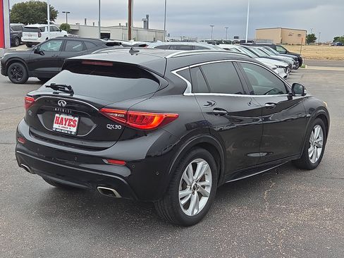 Used 2017 INFINITI QX30 Premium w/ Technology Package FWD image 4