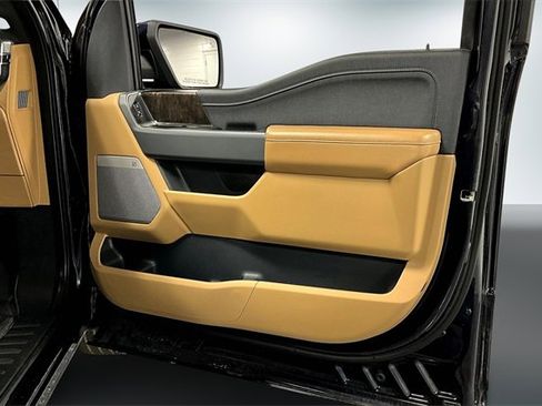 Used 2021 Ford F150 Lariat w/ Tow Technology Package image 27