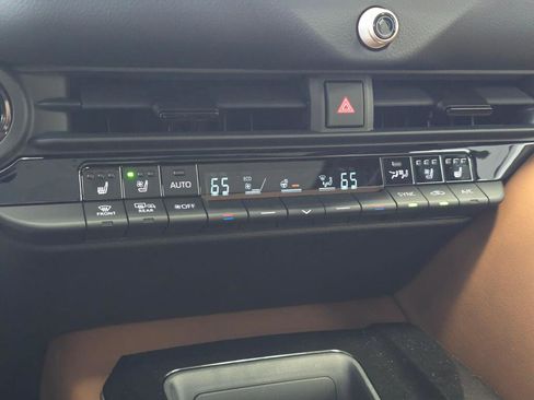 New 2025 Toyota Crown Signia Limited image 33