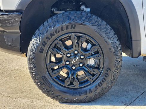 Used 2024 Chevrolet Silverado 1500 ZR2 w/ Technology Package image 10