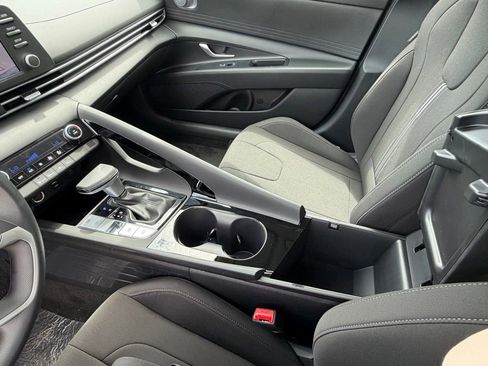 New 2026 Hyundai Elantra Hybrid FWD image 17