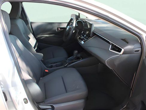 Used 2025 Toyota Corolla LE image 24
