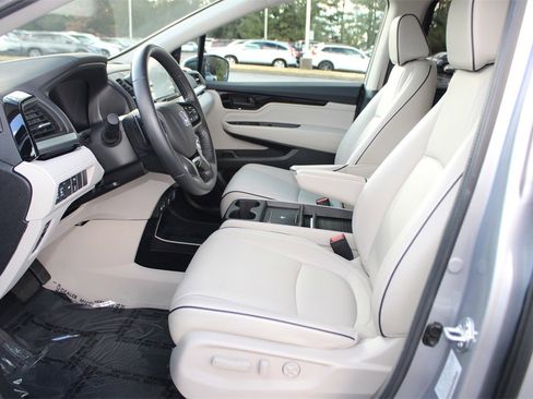 Certified 2025 Honda Odyssey Touring image 18