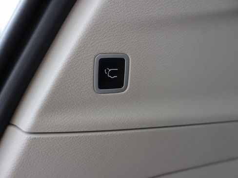 Used 2022 Chrysler Pacifica Limited image 34