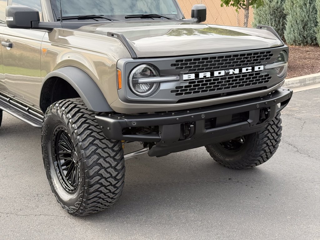 Used 2025 Ford Bronco Badlands AWD/4WD image 3
