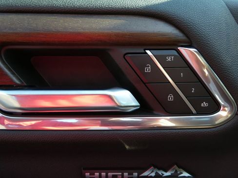 Certified 2024 Chevrolet Silverado 1500 High Country w/ Technology Package AWD/4WD image 28