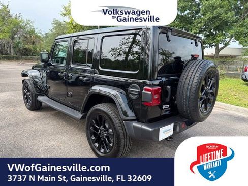 Used 2025 Jeep Wrangler Unlimited Sahara AWD/4WD image 4