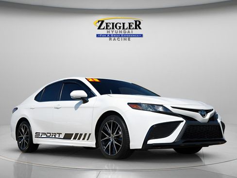 Used 2023 Toyota Camry SE w/ Cold Weather Package FWD image 1